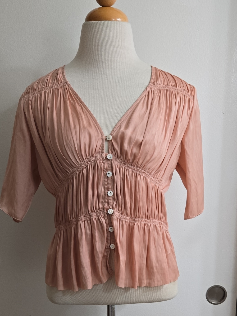 Frame Denim Blush Shirred Satin V-Neck Button-Front Top/size XS - Picture 2 of 5